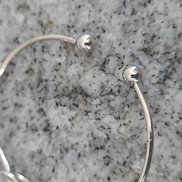 Silver "Love Knot" Wire Bracelet - Picture 4 of 6